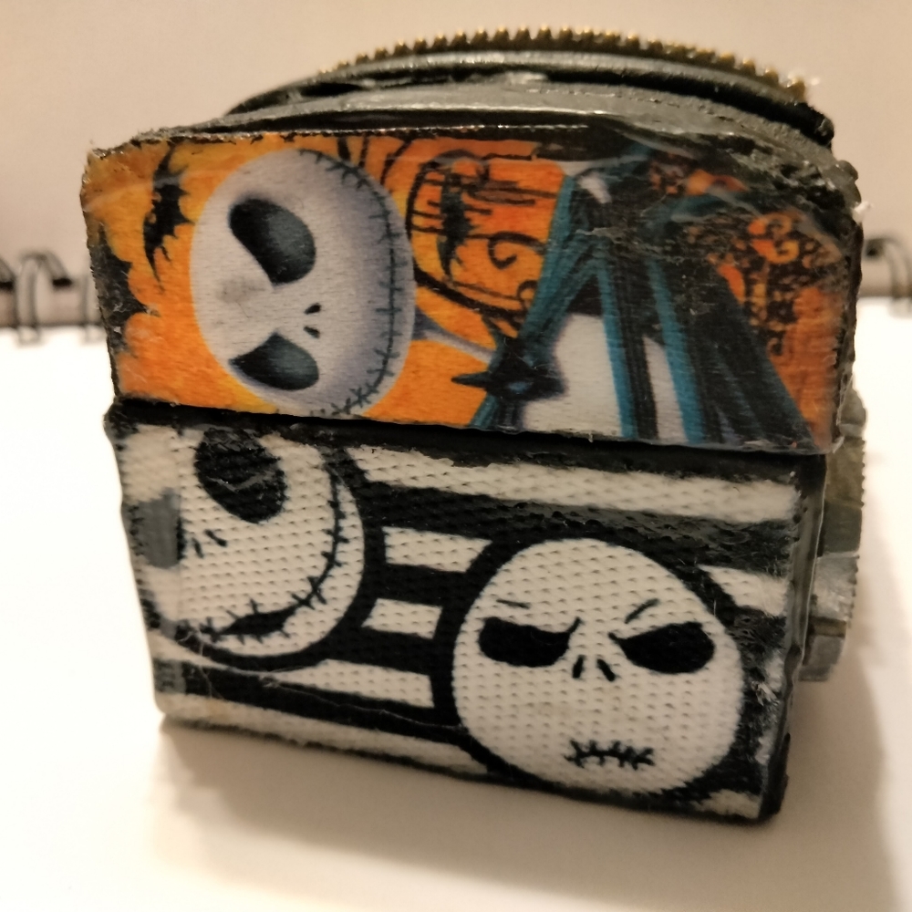 Small nightmare before Christmas themed jewelry box (earrings/ rings)